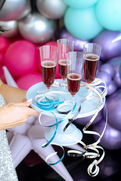 Holografiska serpentiner - Ljusbl� - 3,8m