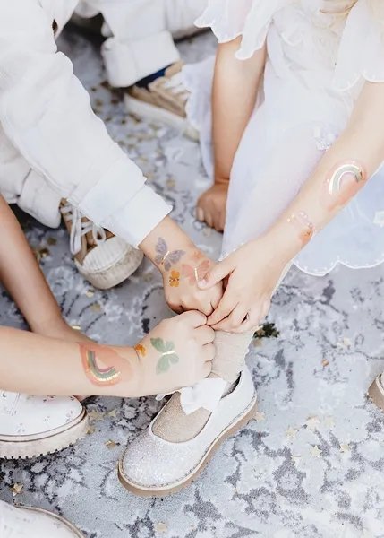 Tatueringar med enh�rning- och fj�rilsmotiv