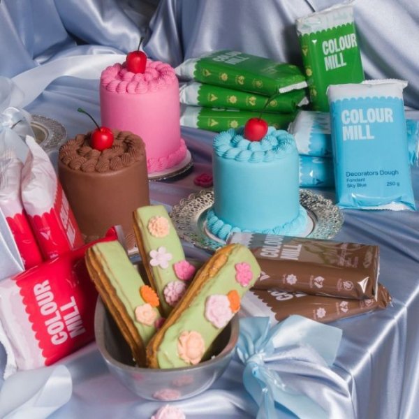 Sugarpaste/Sockerpasta Decorators Dough - Sky blue - Colour Mill - 250 g Sugarpaste/Sockerpasta Decorators Dough - Sky blue - Colour Mill - 250 g