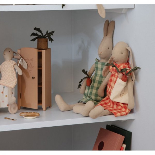 Rabbit size 3 - Hängselbyxor & morot Rabbit size 3 - Hängselbyxor & morot