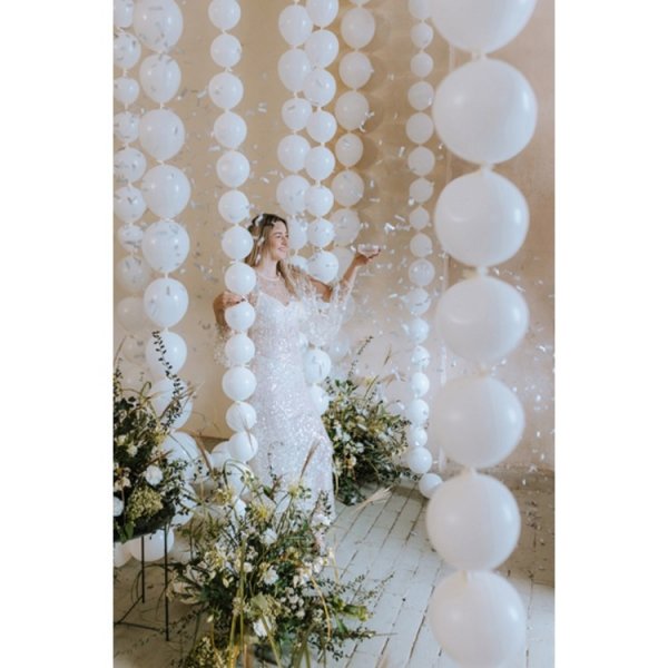 L�nkande ballonger, vit