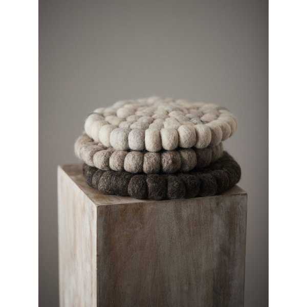 Nisha grytunderlägg Ø20 cm - Brun Nisha grytunderlägg Ø20 cm - Brun